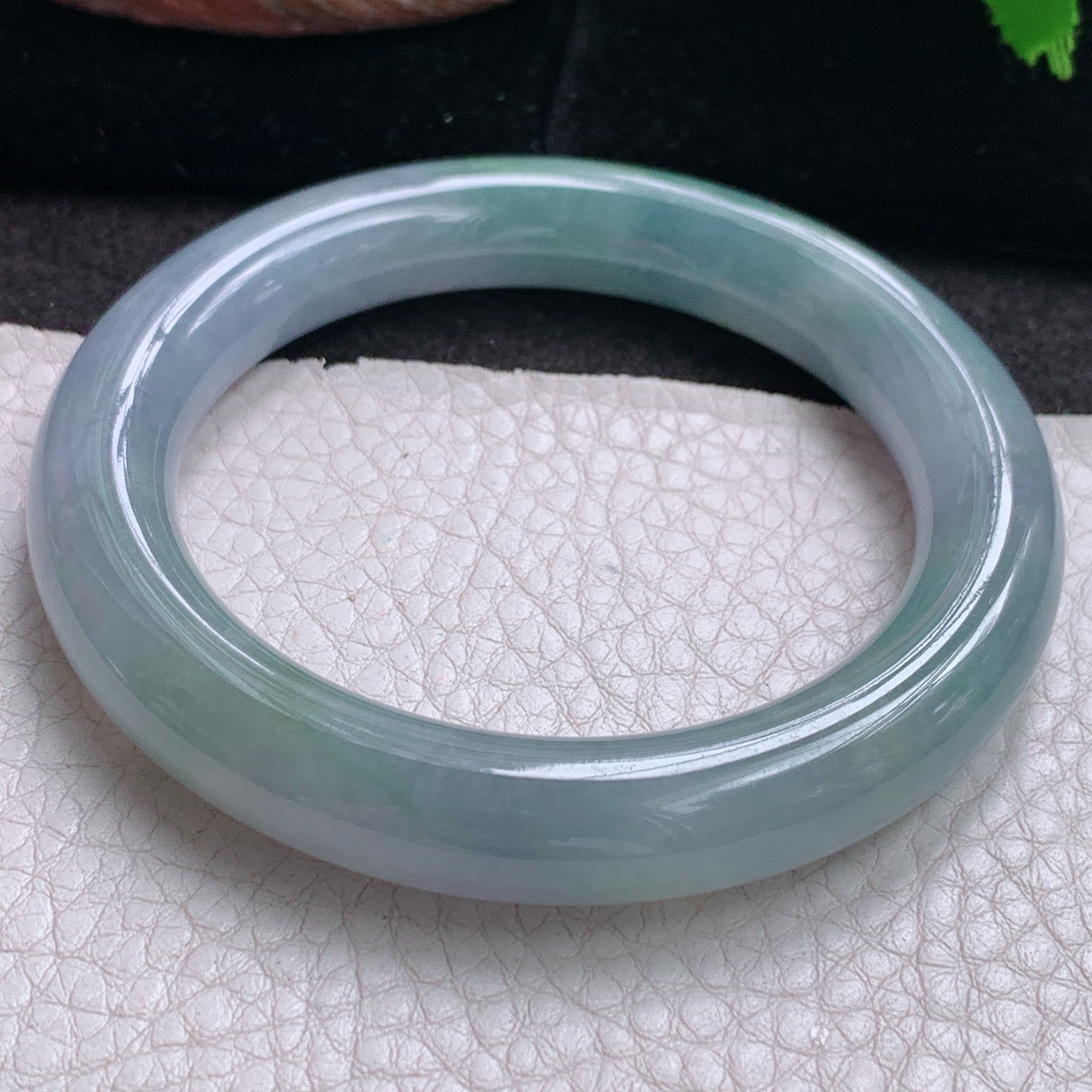 r实拍54.6*10.7美人镯 缅甸翡翠a货玉手镯冰紫底飘花圆条玉手环