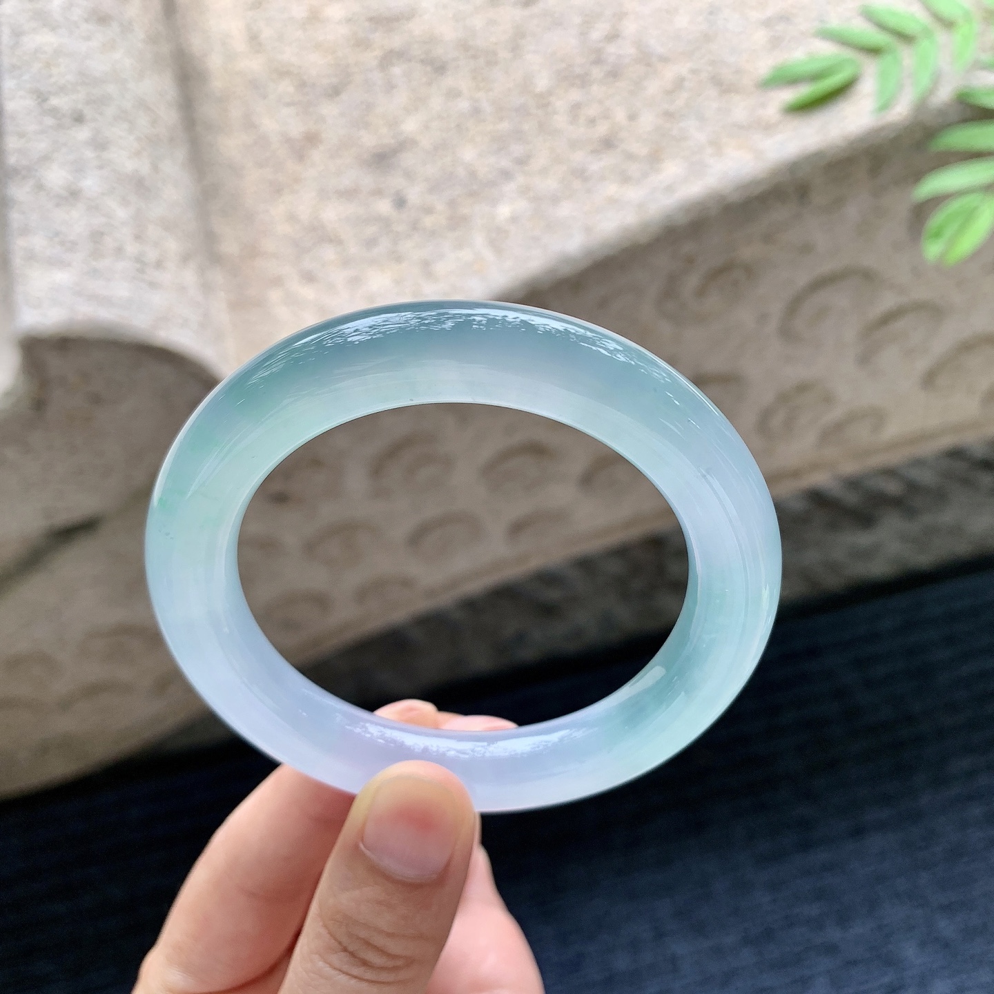冰晴绿，清透，水润，种老，细腻，打灯有絮线