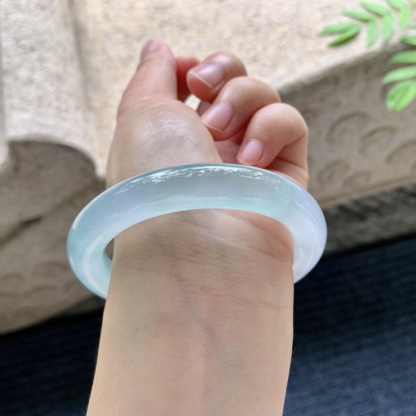 冰晴绿，清透，水润，种老，细腻，打灯有絮线