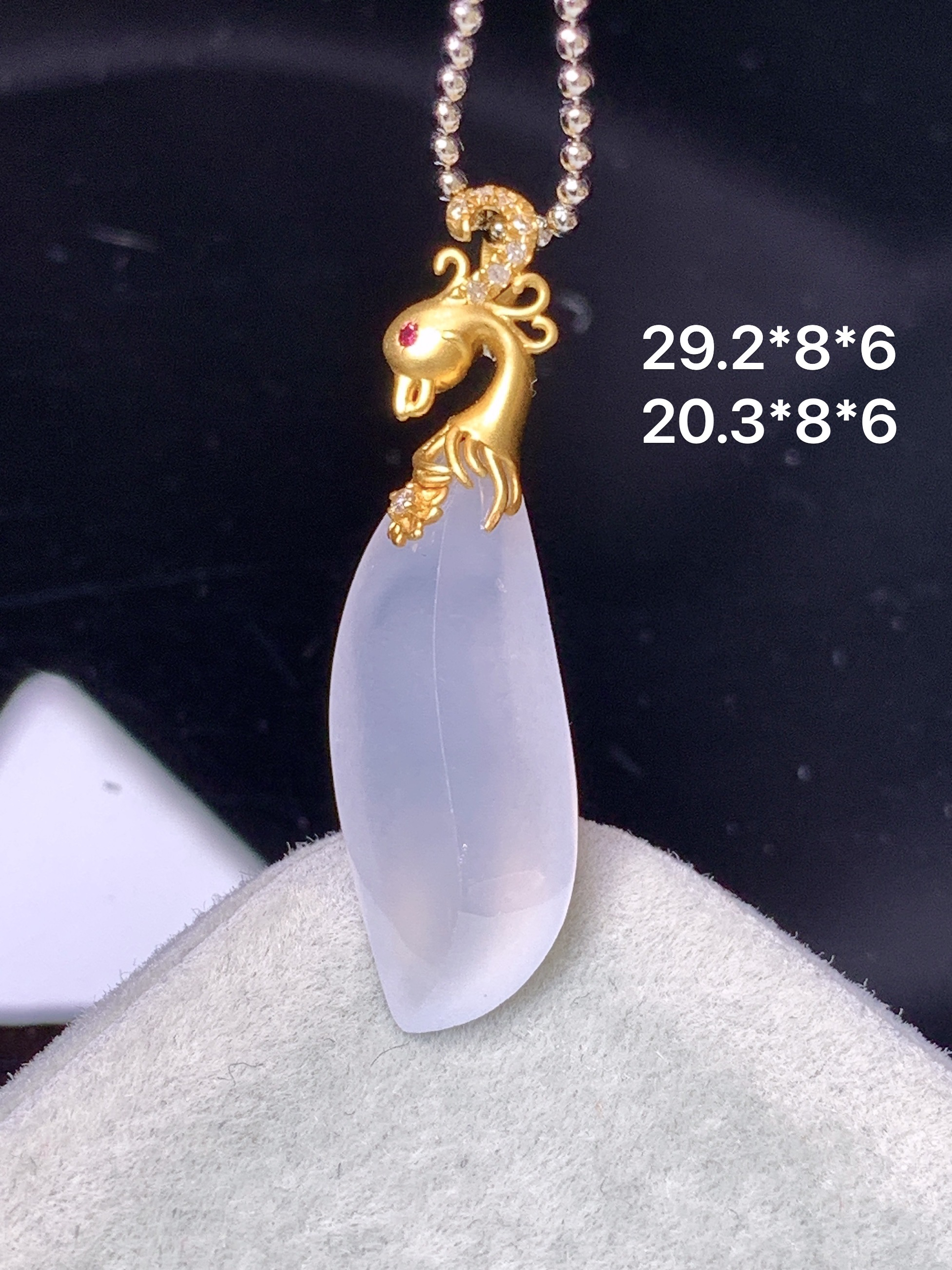 18k金镶嵌冰种随形吊坠 玉质细腻 色泽艳丽清新 整体尺寸29.2*8*6 x5