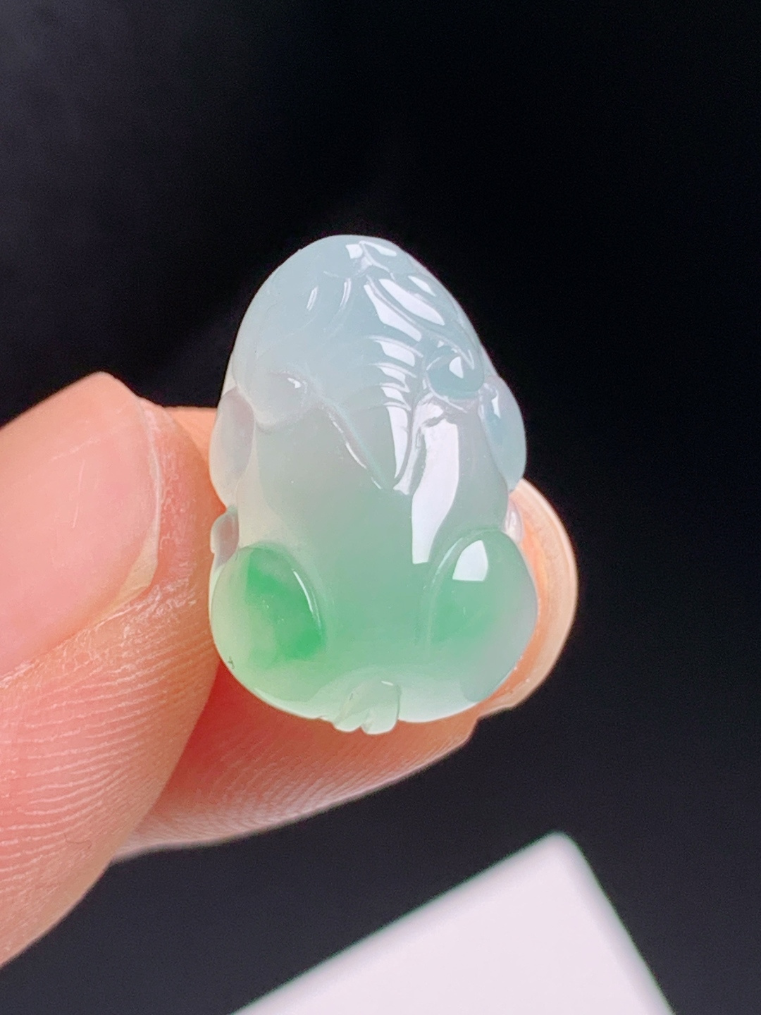 冰飘绿貔貅，晴底聚翠水润饱满，招财瑞兽小巧精致