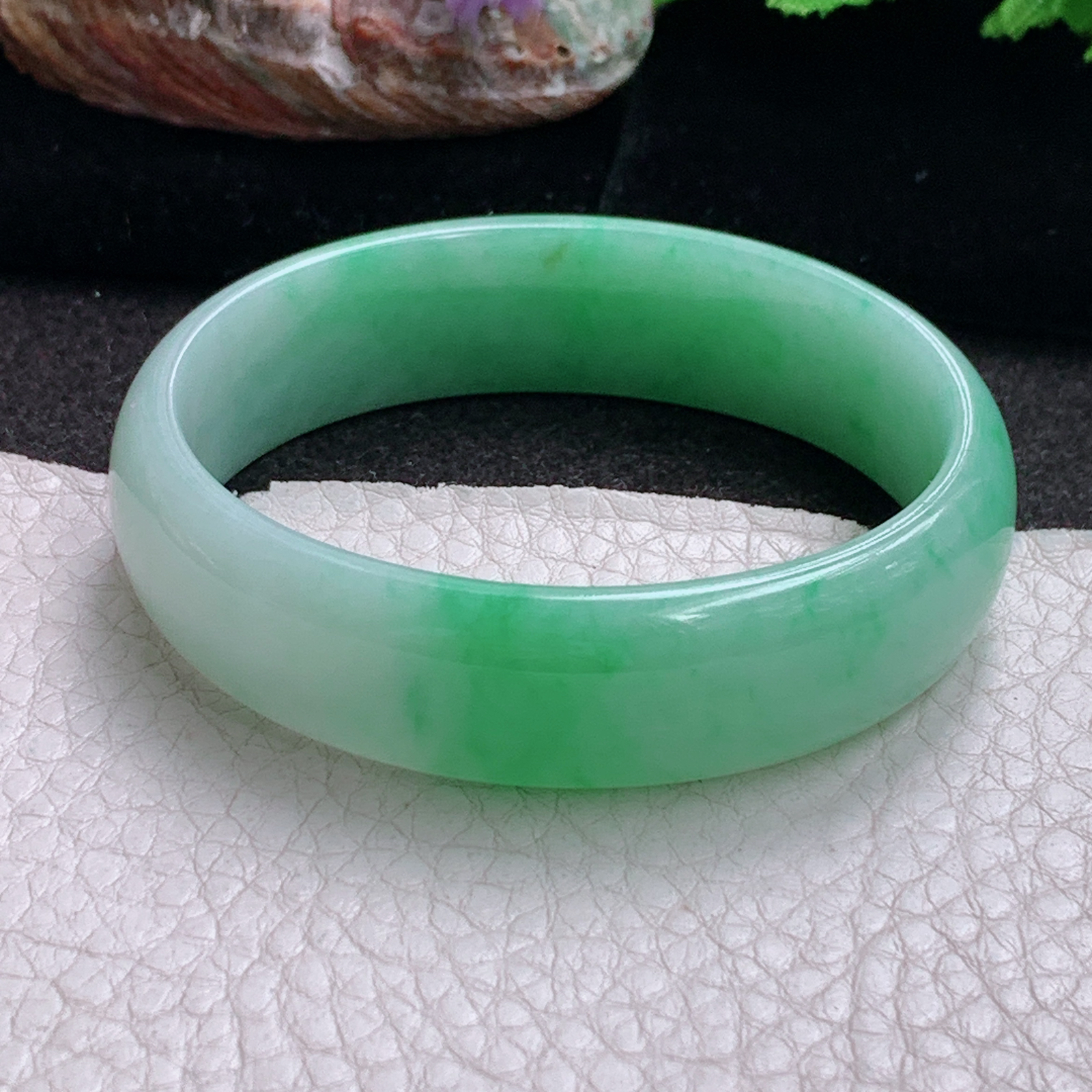 ay实拍53*47.5*15*5.6轮胎贵妃镯 缅甸翡翠a货玉手镯水润飘绿蛋形玉手环