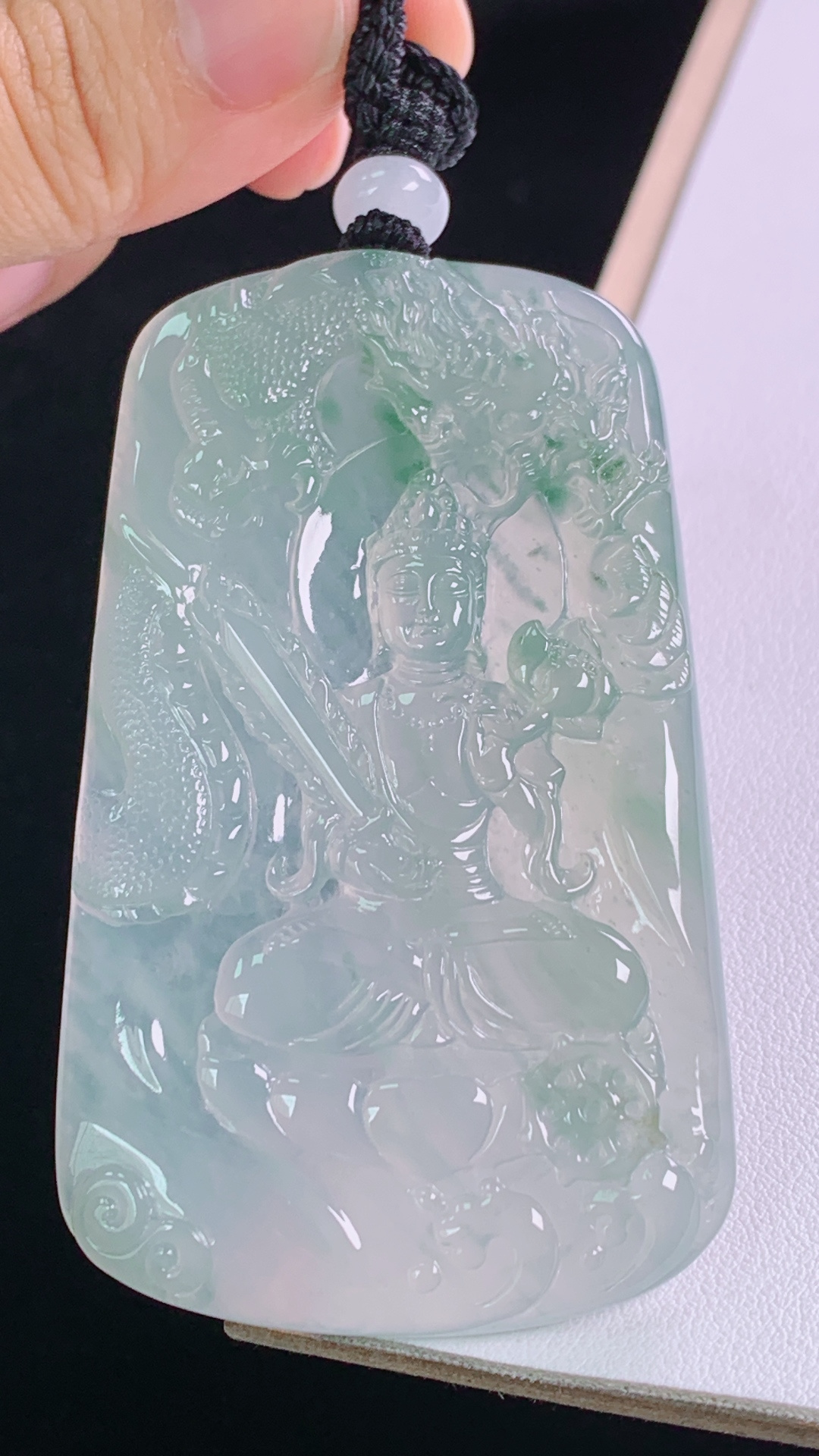 冰飘花虚空藏菩萨 花色灵动，清透细腻，无裂 尺寸:70.3-42.8-5.7mm