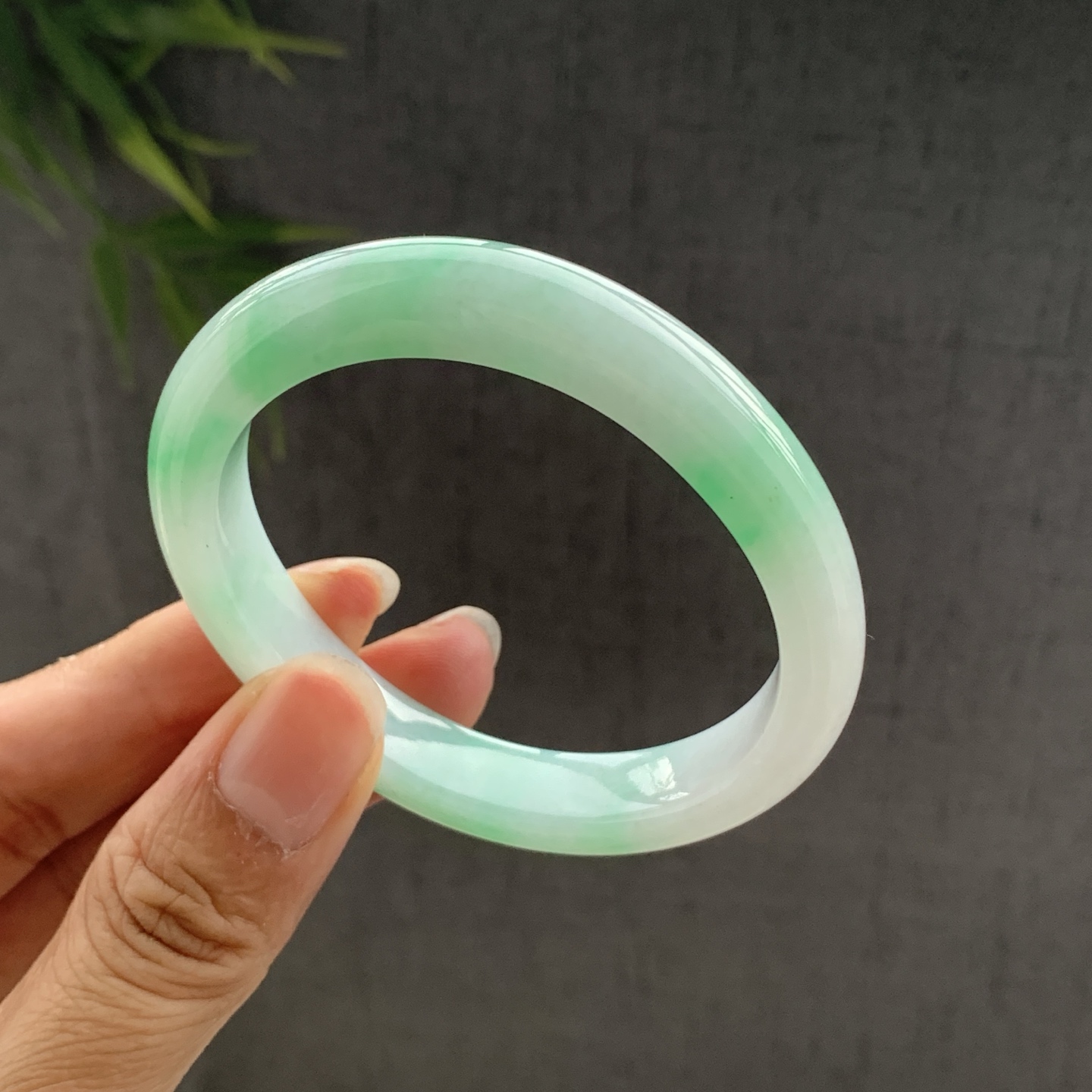 070619GX 飘绿贵妃翡翠手镯 54.3-46.8-10.3-7.8