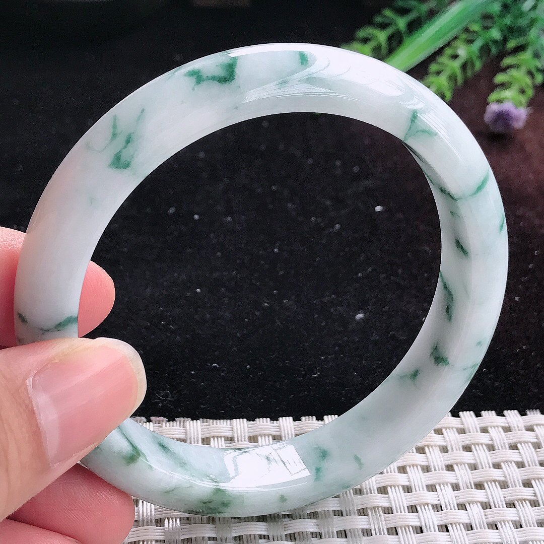 实拍A货翡翠60/12.3/8.3老坑温润飘花手镯平安镯美人镯