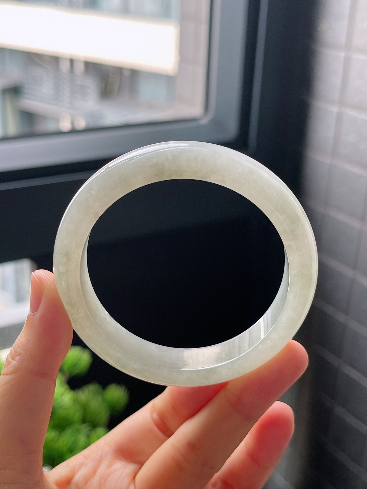 圈口54.5，冰糯种淡绿色翡翠正圈手镯