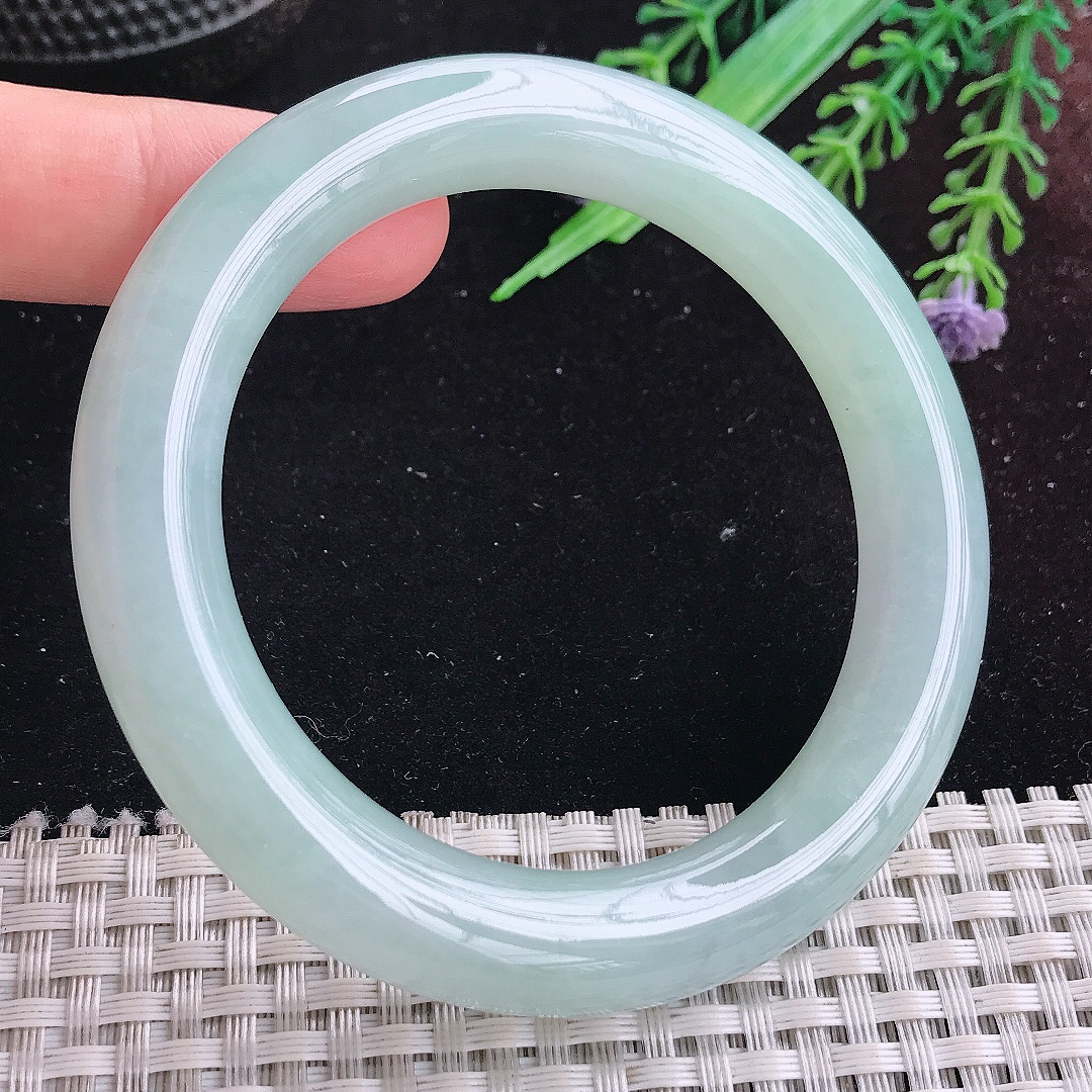 实拍A货翡翠56.5/11/10.8老坑冰纯起胶冰晴绿圆条手镯平安镯美人镯