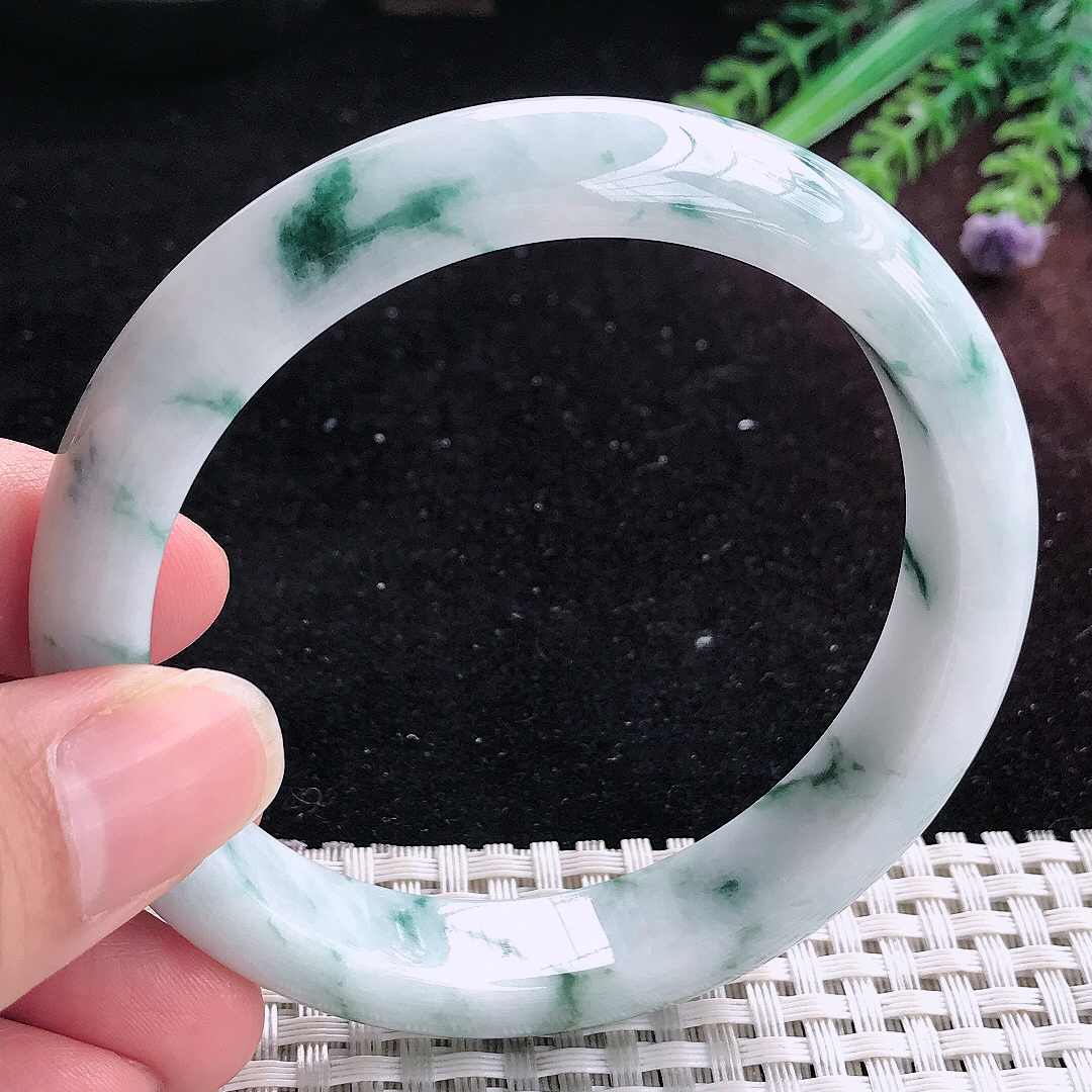 实拍A货翡翠60/12.3/8.3老坑温润飘花手镯平安镯美人镯