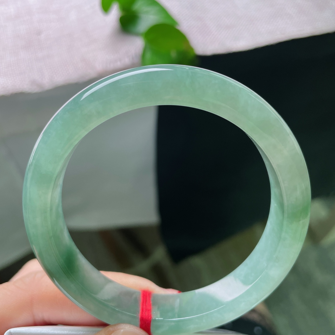 57.3/12.1/8.6冰油正圈，冰润细腻，种老，悠悠的云里有淡淡的诗，贵气，无裂。ss53399a