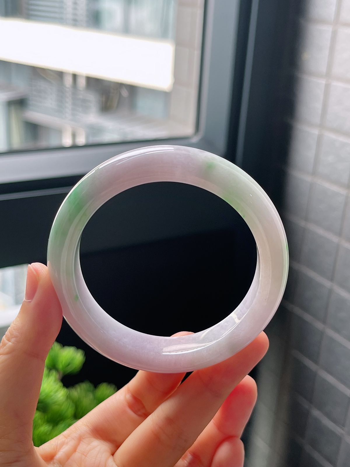 圈口55.4，糯化种春带彩翡翠正圈手镯