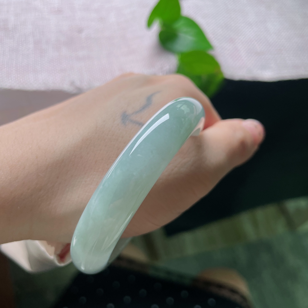 52.6/11.7/7.5，淡绿底正圈，内纹，清润浅湖水绿，温润素雅百搭耐看。ss55736a。