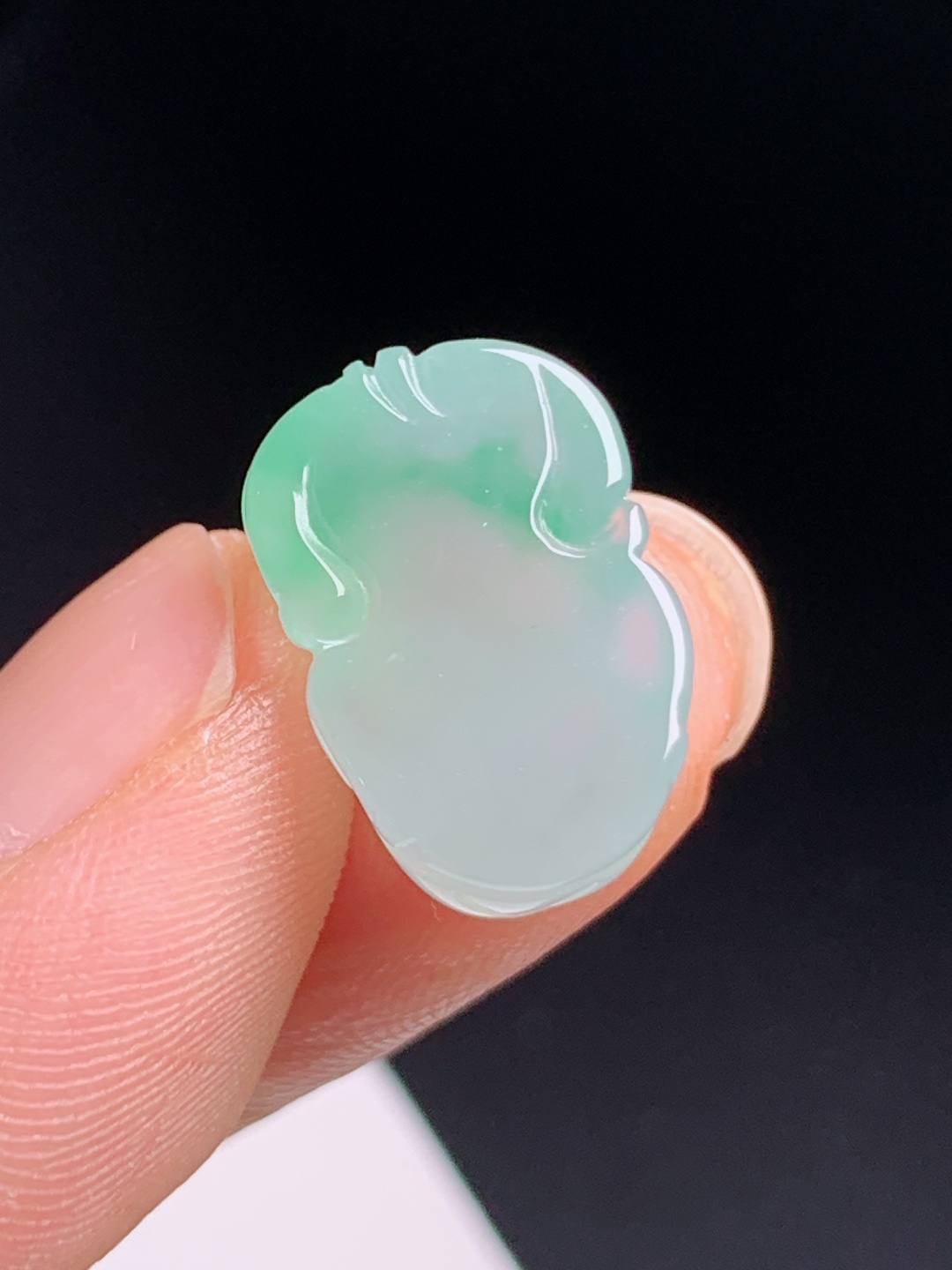 冰飘绿貔貅，晴底聚翠水润饱满，招财瑞兽小巧精致