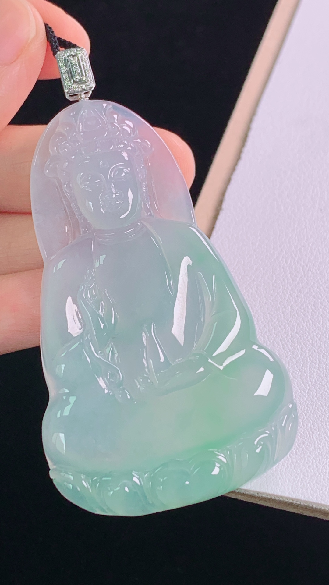 ️高品质冰飘绿观音吊坠，18K真金真钻翠色明艳，光感十足，无裂尺寸:75.2-66.3-40.1-