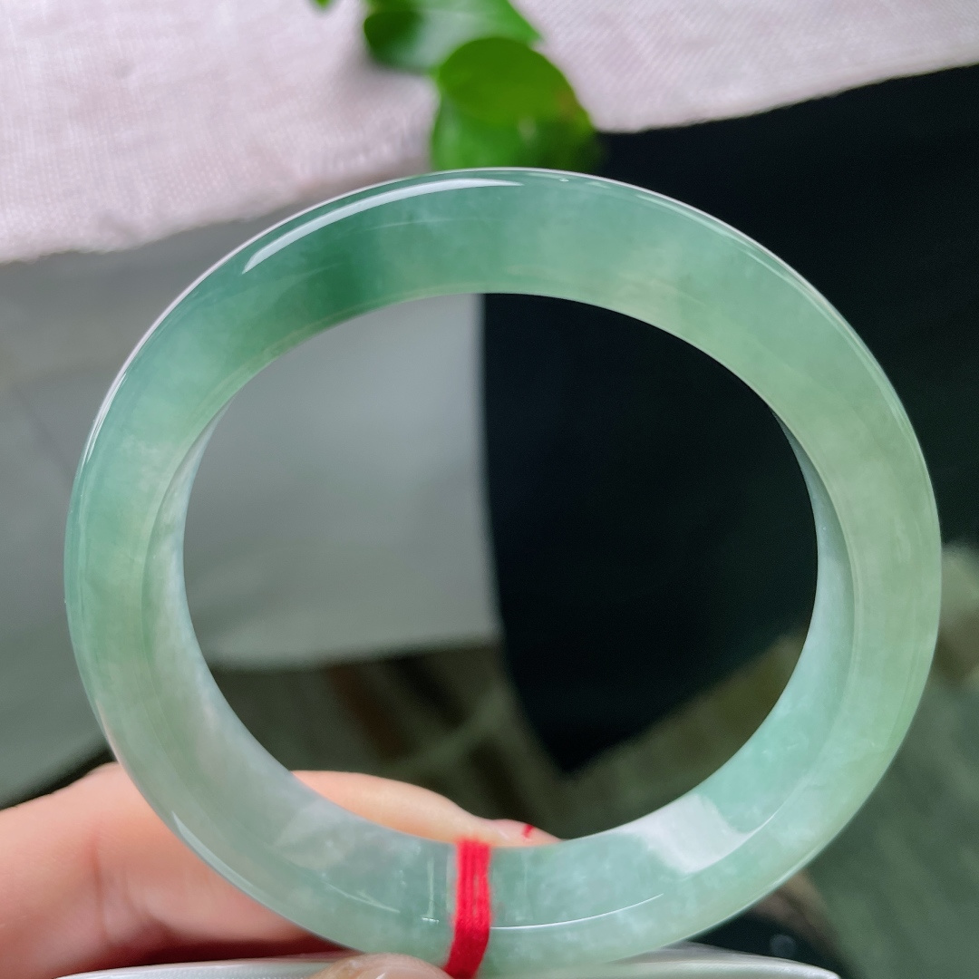 57.3/12.1/8.6冰油正圈，冰润细腻，种老，悠悠的云里有淡淡的诗，贵气，无裂。ss53399