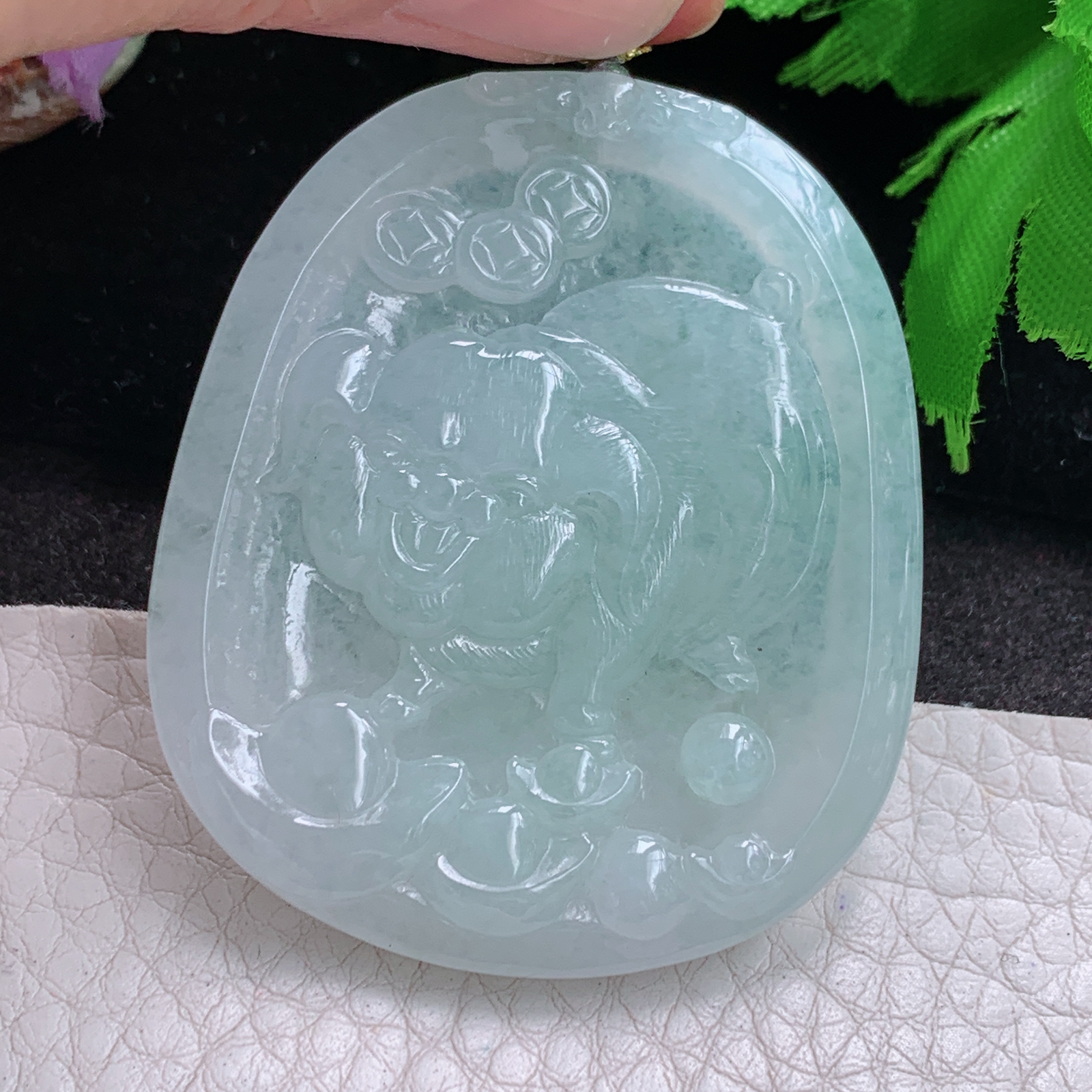 rp实拍50.6*43*5.8缅甸翡翠a货精雕冰绿招财猪 生肖猪玉吊坠