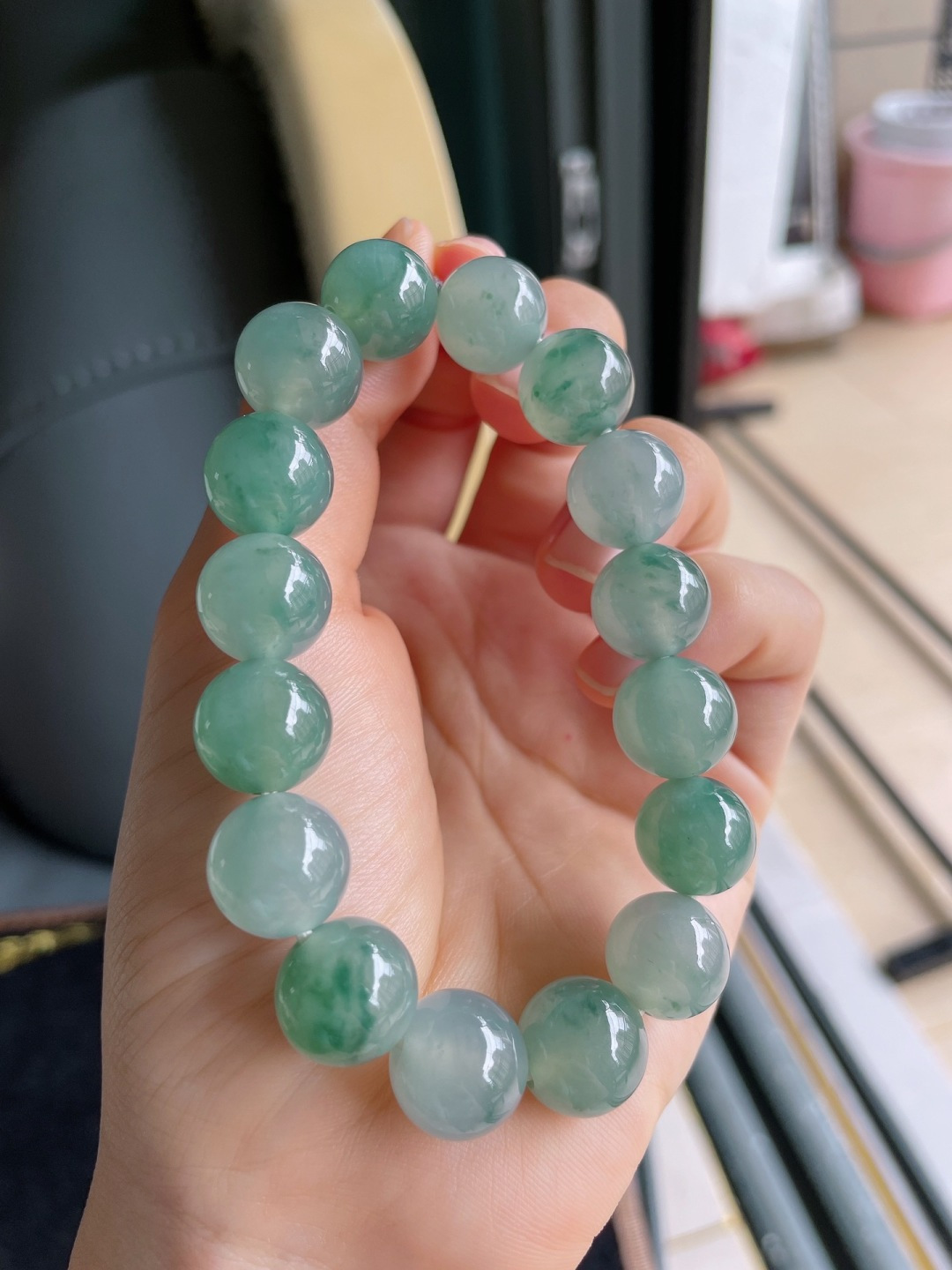 天然翡翠A货，冰飘花手串，尺寸：12.6mm。-1284