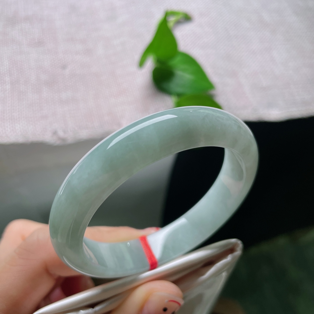 52.6/11.7/7.5，淡绿底正圈，内纹，清润浅湖水绿，温润素雅百搭耐看。ss55736a。