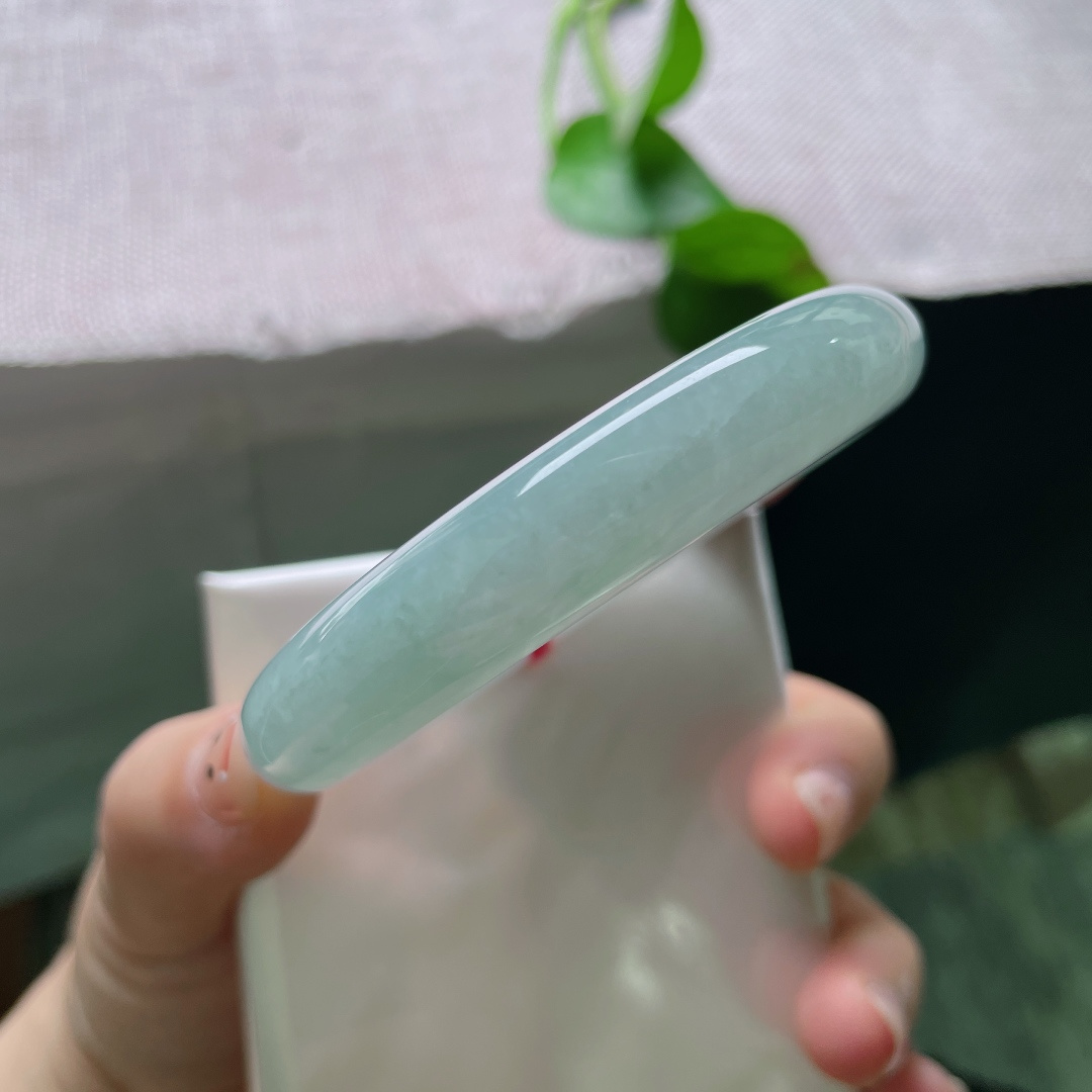 57.8/12/9.0，蓝底正圈，有纹，冰润通透，清清爽爽自带静谧气质。ss54186a。