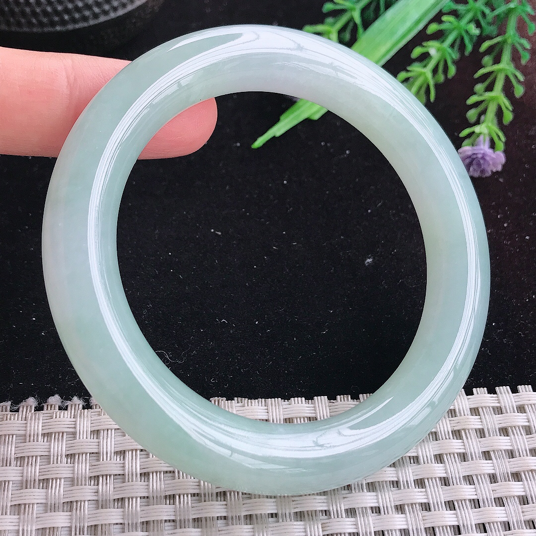 实拍A货翡翠56.5/11/10.8老坑冰纯起胶冰晴绿圆条手镯平安镯美人镯