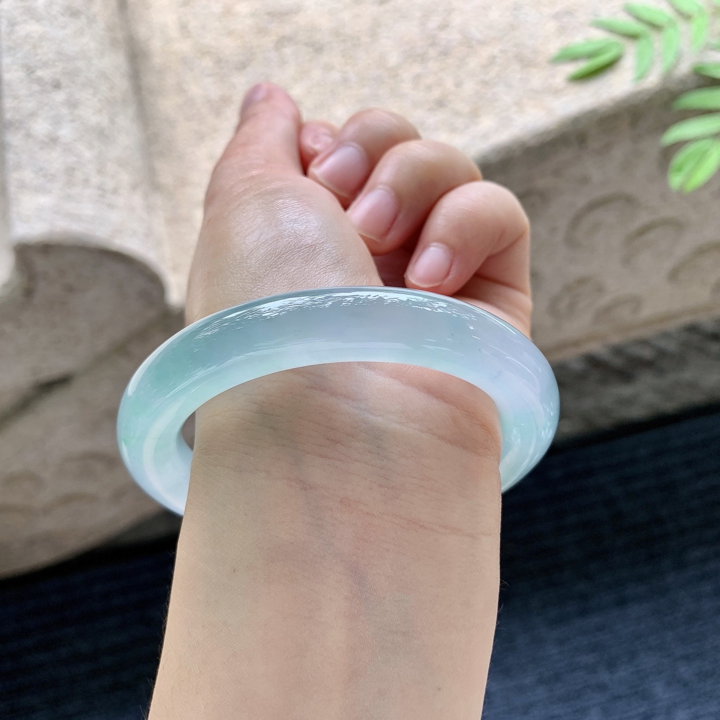 冰晴绿，清透，水润，种老，细腻，打灯有絮线
