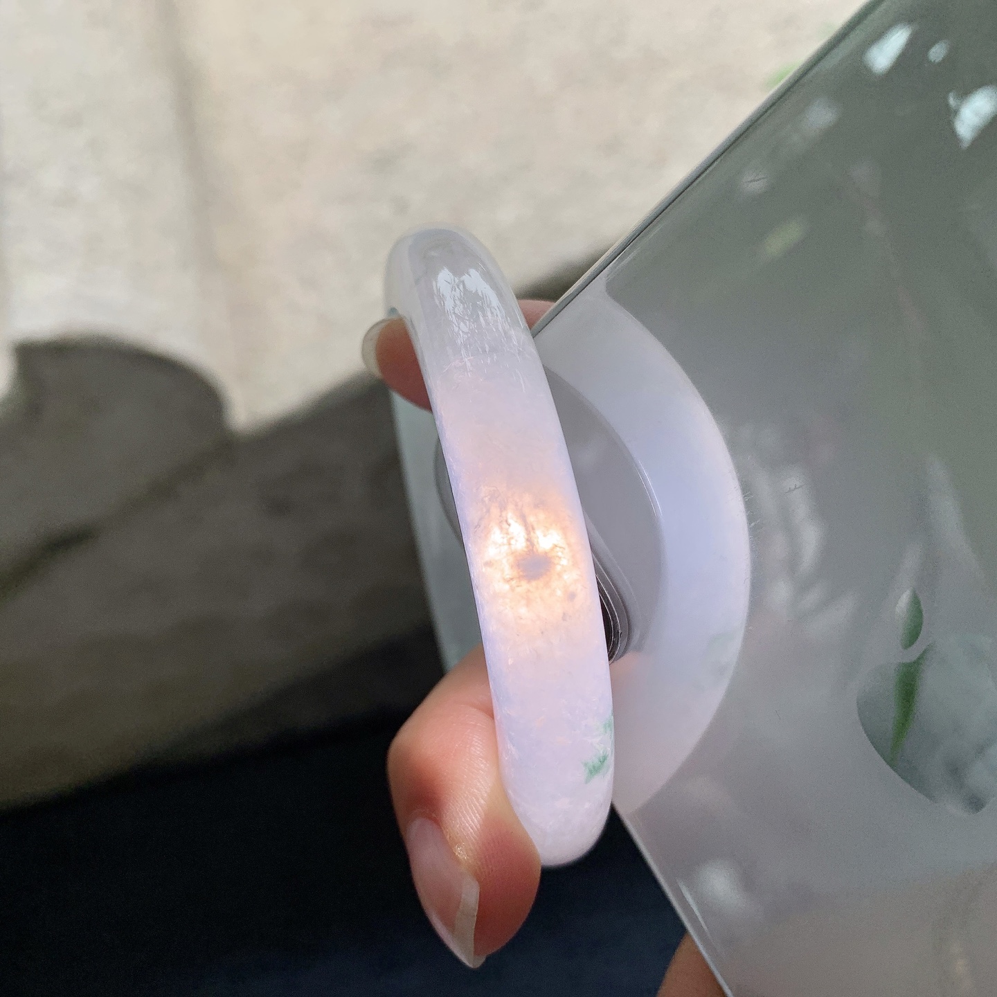 正圈 圈口52.2/10.1/8.6 编码DZ070807 描述冰糯飘花，清透，水润，种老，细腻，打灯有絮线