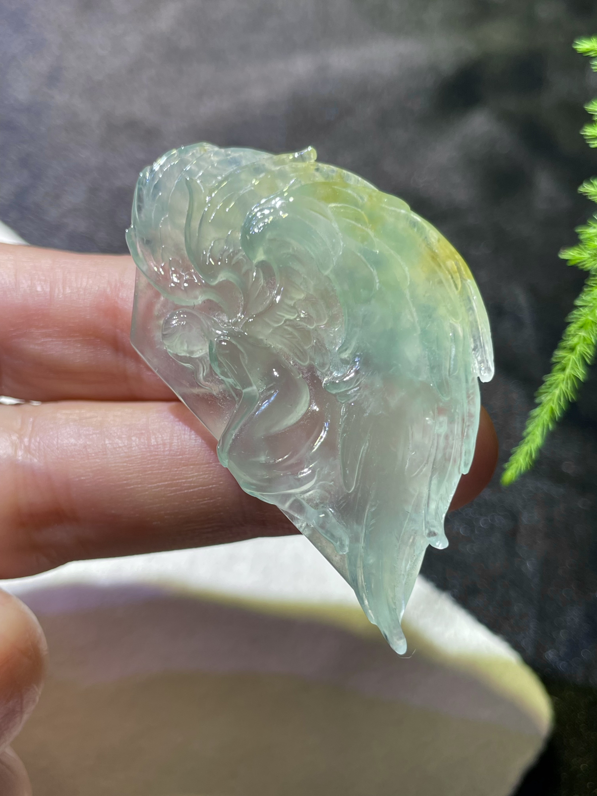 【冰种飘花六翼天使】细腻冰透，冰胶感强烈，光泽闪耀，细节雕琢细节之美，集工艺之大成，珍藏品质。