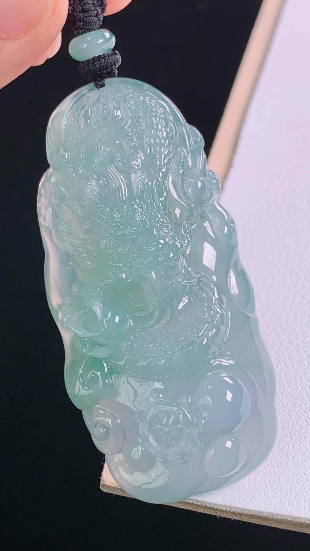 冰蓝龙牌，有种有色，雕工精湛，霸气，无裂，尺寸:61.7-30.0-16.7mm