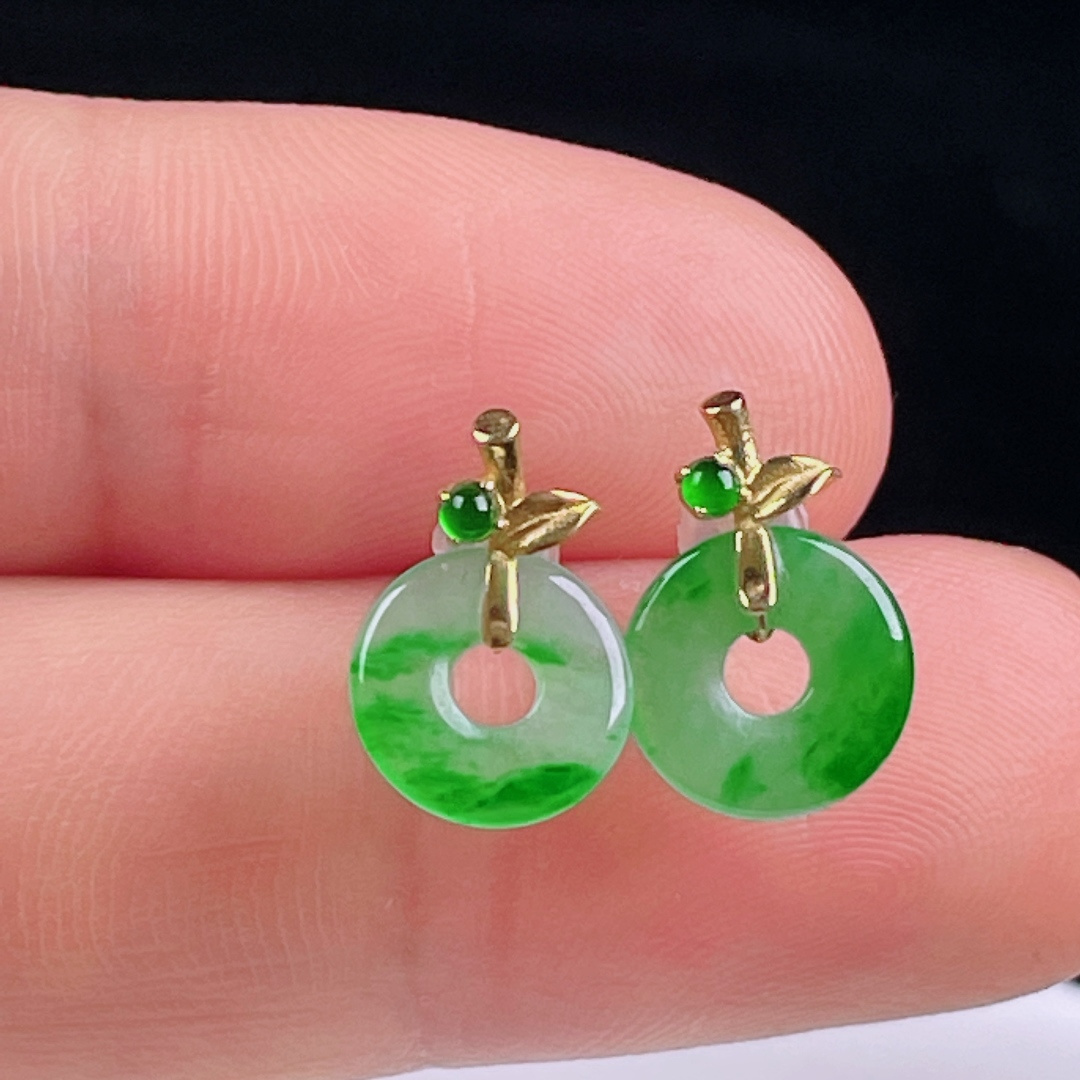 ️冰绿耳钉，老种起光 ，细底通透，尺寸：12.7/8.5/1.8mm0706