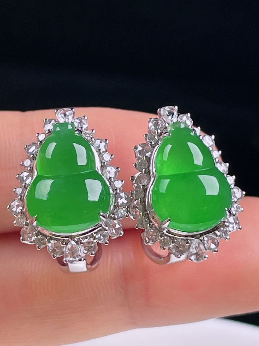 ️冰绿耳包，老种起光 ，细底通透，尺寸：裸石13.4/9.8/4mm0706