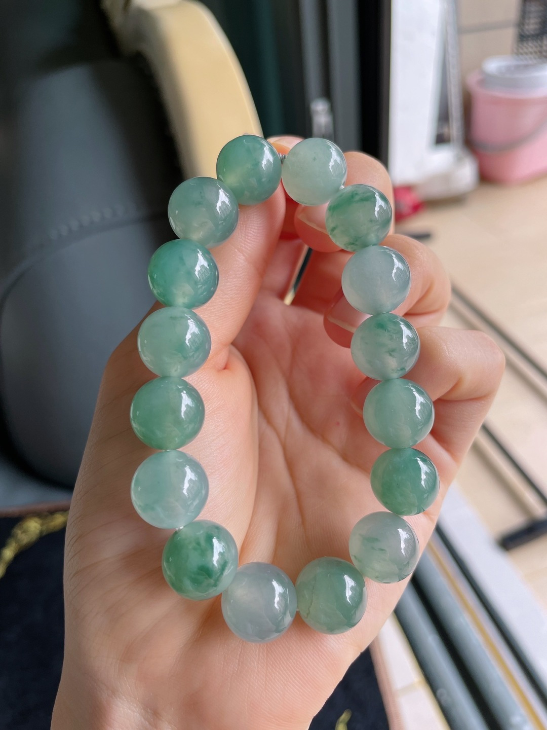 天然翡翠A货，冰飘花手串，尺寸：12.6mm。-1284