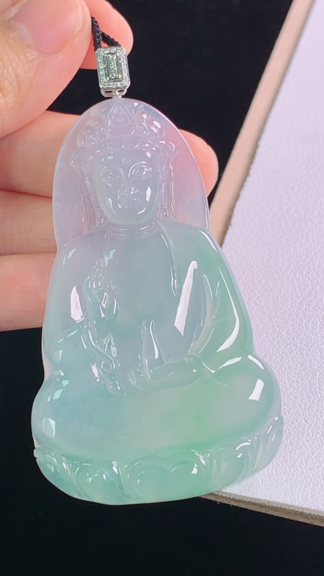 ️高品质冰飘绿观音吊坠，18K真金真钻翠色明艳，光感十足，无裂尺寸:75.2-66.3-40.1-6.0mm