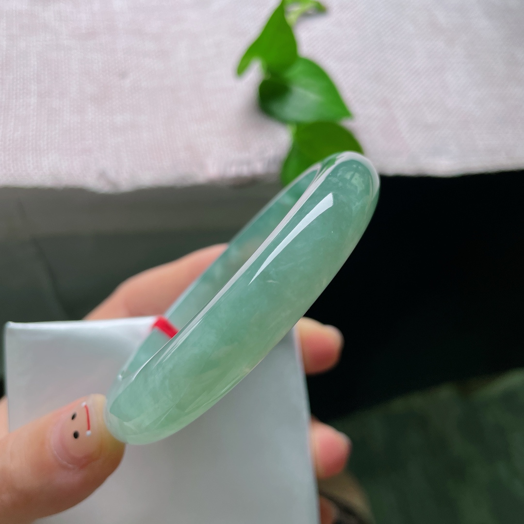 57.3/12.1/8.6冰油正圈，冰润细腻，种老，悠悠的云里有淡淡的诗，贵气，无裂。ss53399a