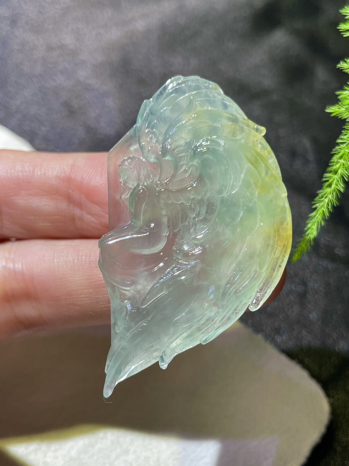 【冰种飘花六翼天使】细腻冰透，冰胶感强烈，光泽闪耀，细节雕琢细节之美，集工艺之大成，珍藏品质。