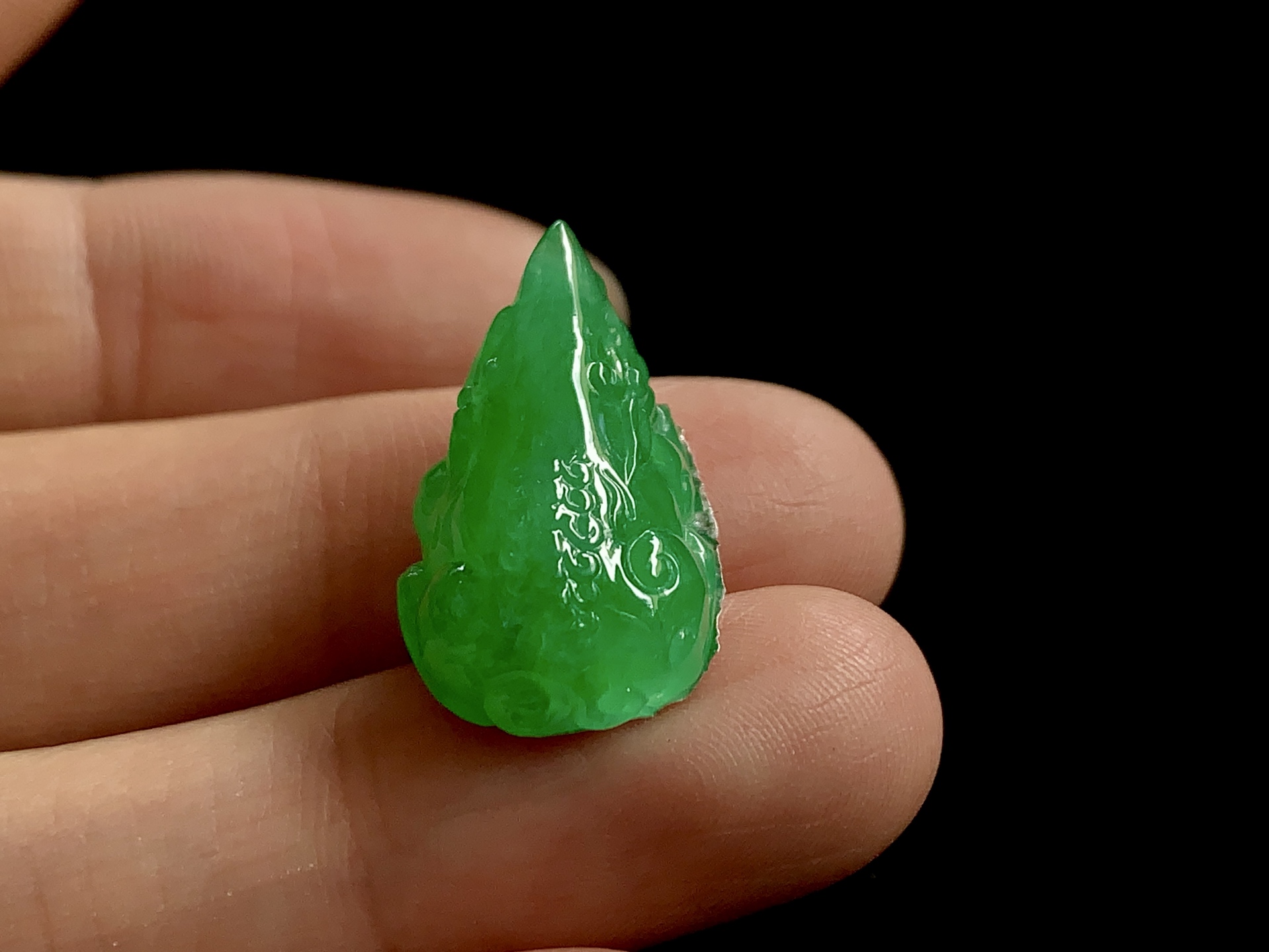 绿貔貅 尺寸：21×13.2×11.4