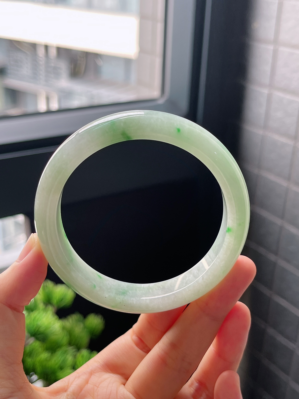 圈口58.3，糯化种飘阳绿翡翠正圈手镯