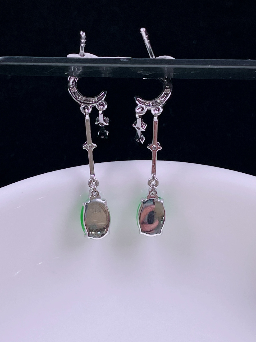 ️冰绿耳坠，老种起光 ，细底通透，尺寸：27.8/4.7/3.4mm0707