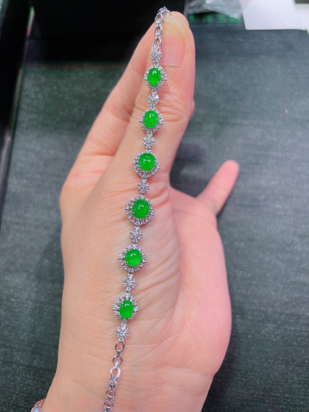 ️冰种绿蛋面手链，晶莹剔透，新颖时尚，5-5-3