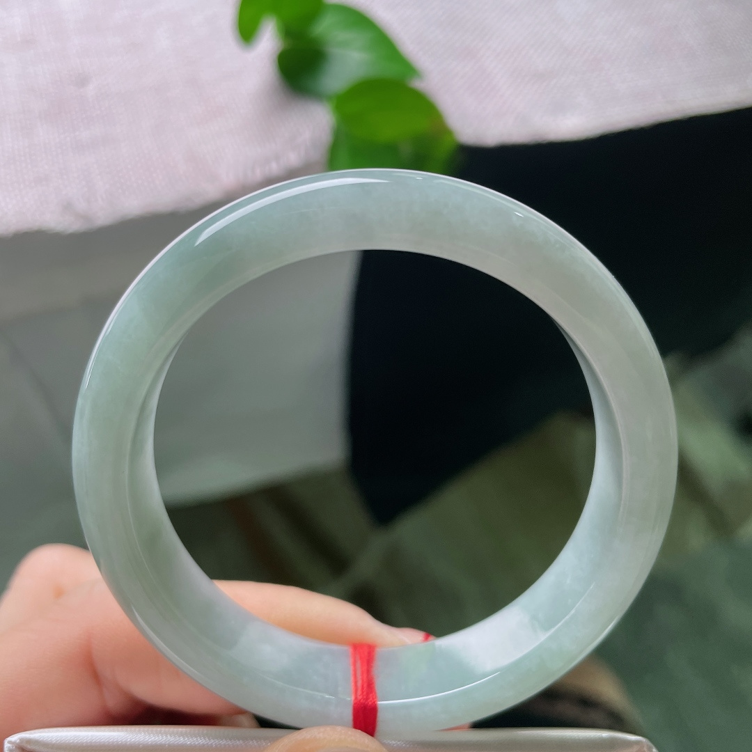 52.6/11.7/7.5，淡绿底正圈，内纹，清润浅湖水绿，温润素雅百搭耐看。ss55736a。