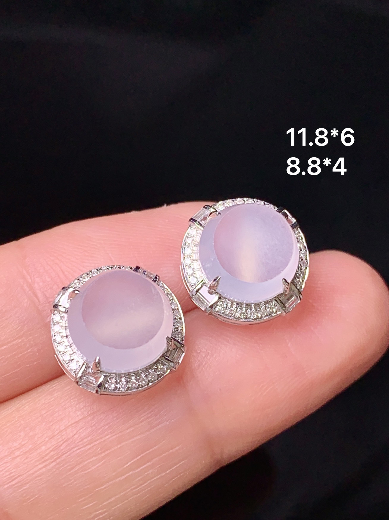 18k金钻镶嵌冰种圆牌耳钉 玉质细腻 色泽艳丽清新 整体尺寸11.8*6 t1