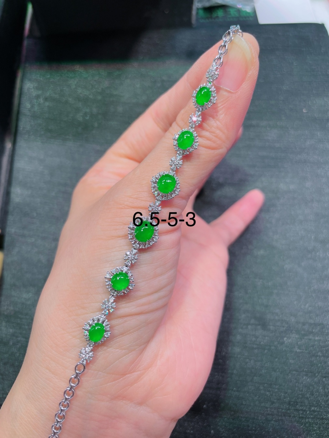 ️冰种绿蛋面手链，晶莹剔透，新颖时尚，5-5-3