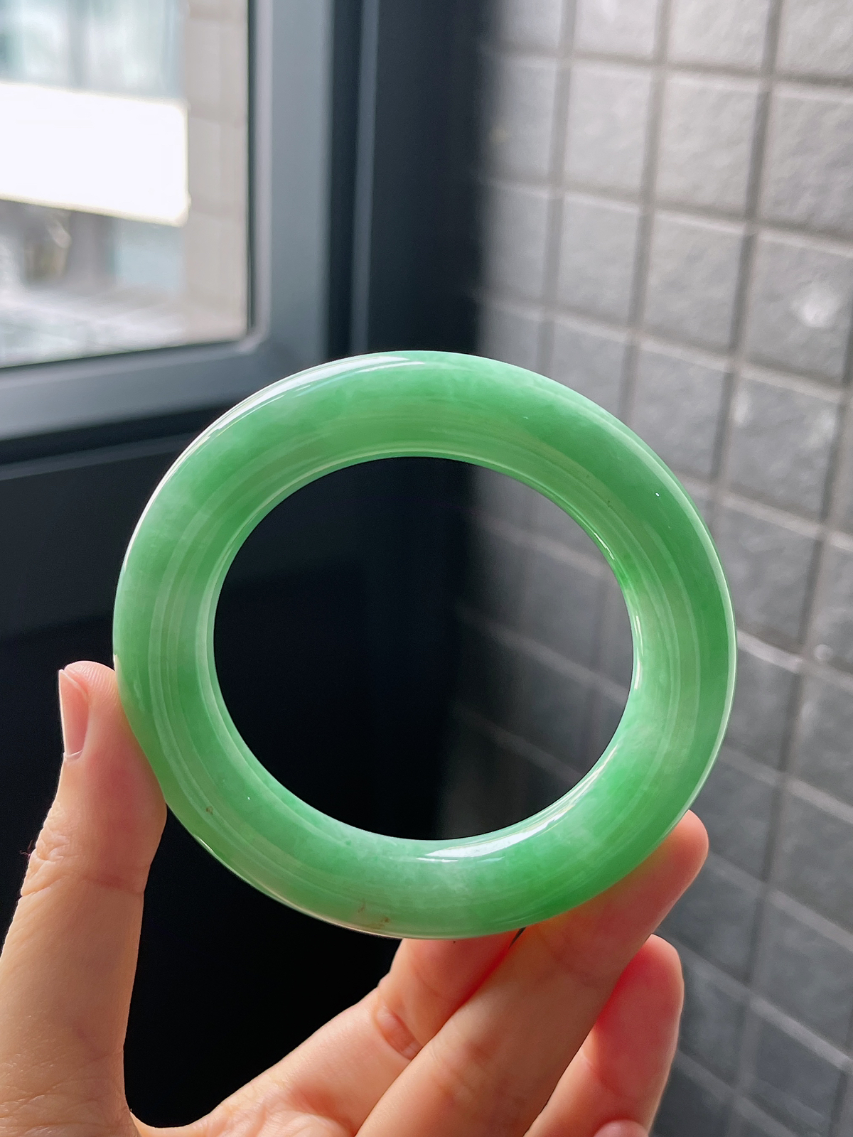 圈口51.8，糯化种满绿甜绿翡翠圆条手镯