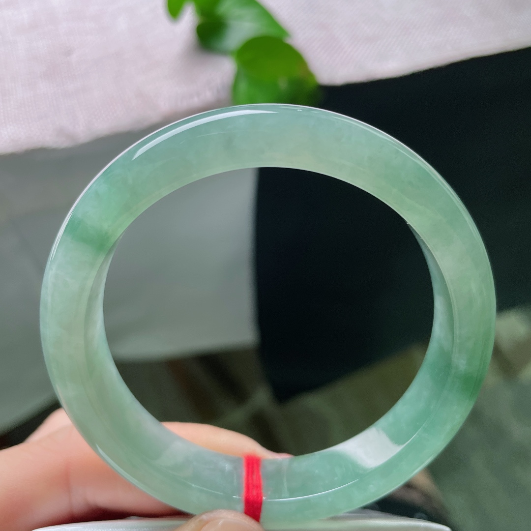 57.3/12.1/8.6冰油正圈，冰润细腻，种老，悠悠的云里有淡淡的诗，贵气，无裂。ss53399a