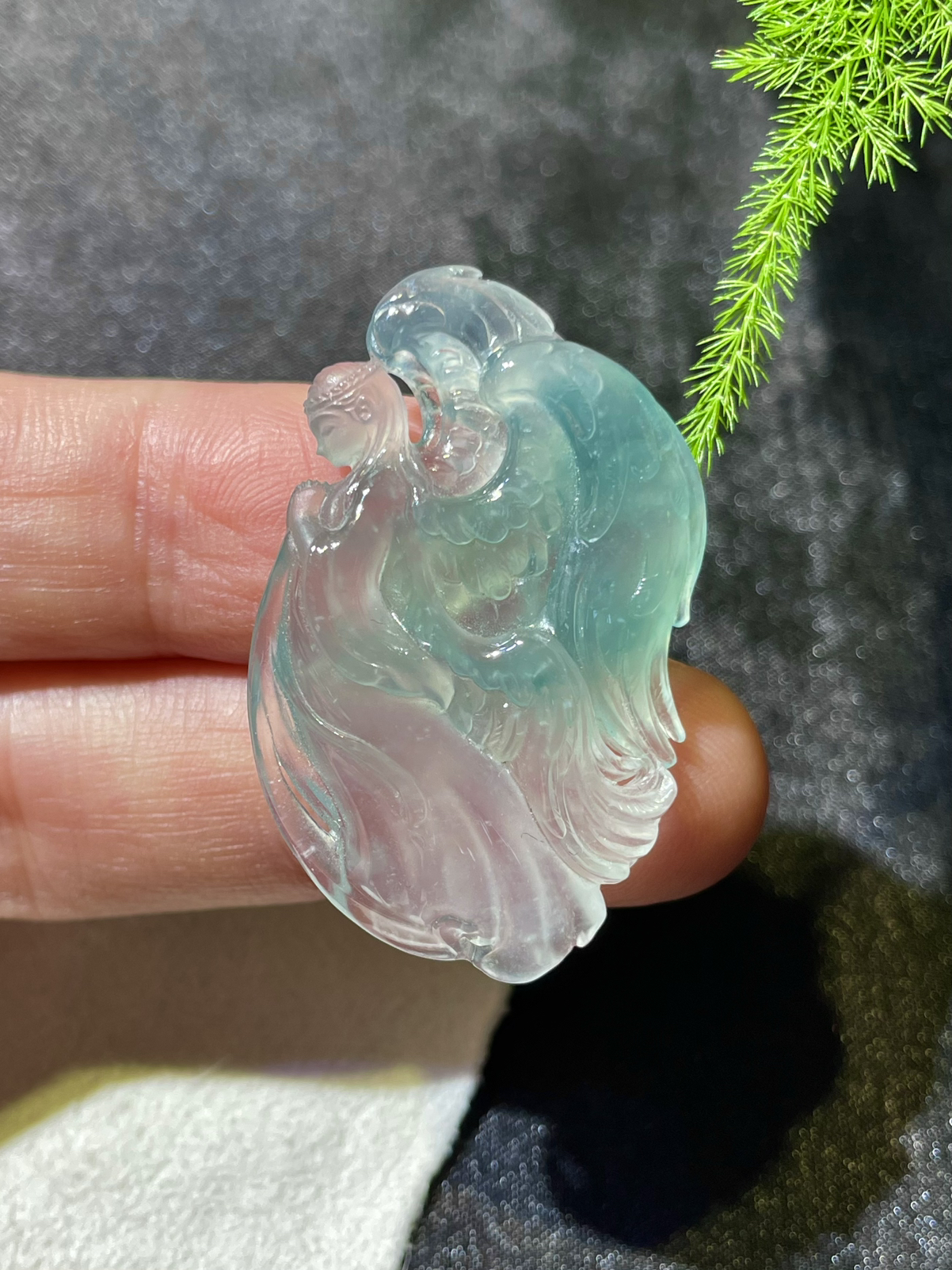 【冰种飘花六翼天使】细腻冰透，冰胶感强烈，光泽闪耀，细节雕琢细节之美，集工艺之大成，珍藏品质