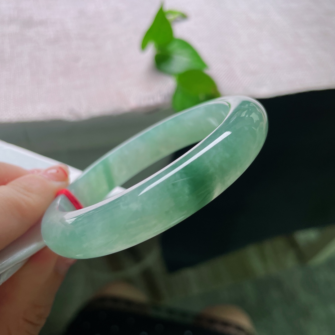 57.3/12.1/8.6冰油正圈，冰润细腻，种老，悠悠的云里有淡淡的诗，贵气，无裂。ss53399a