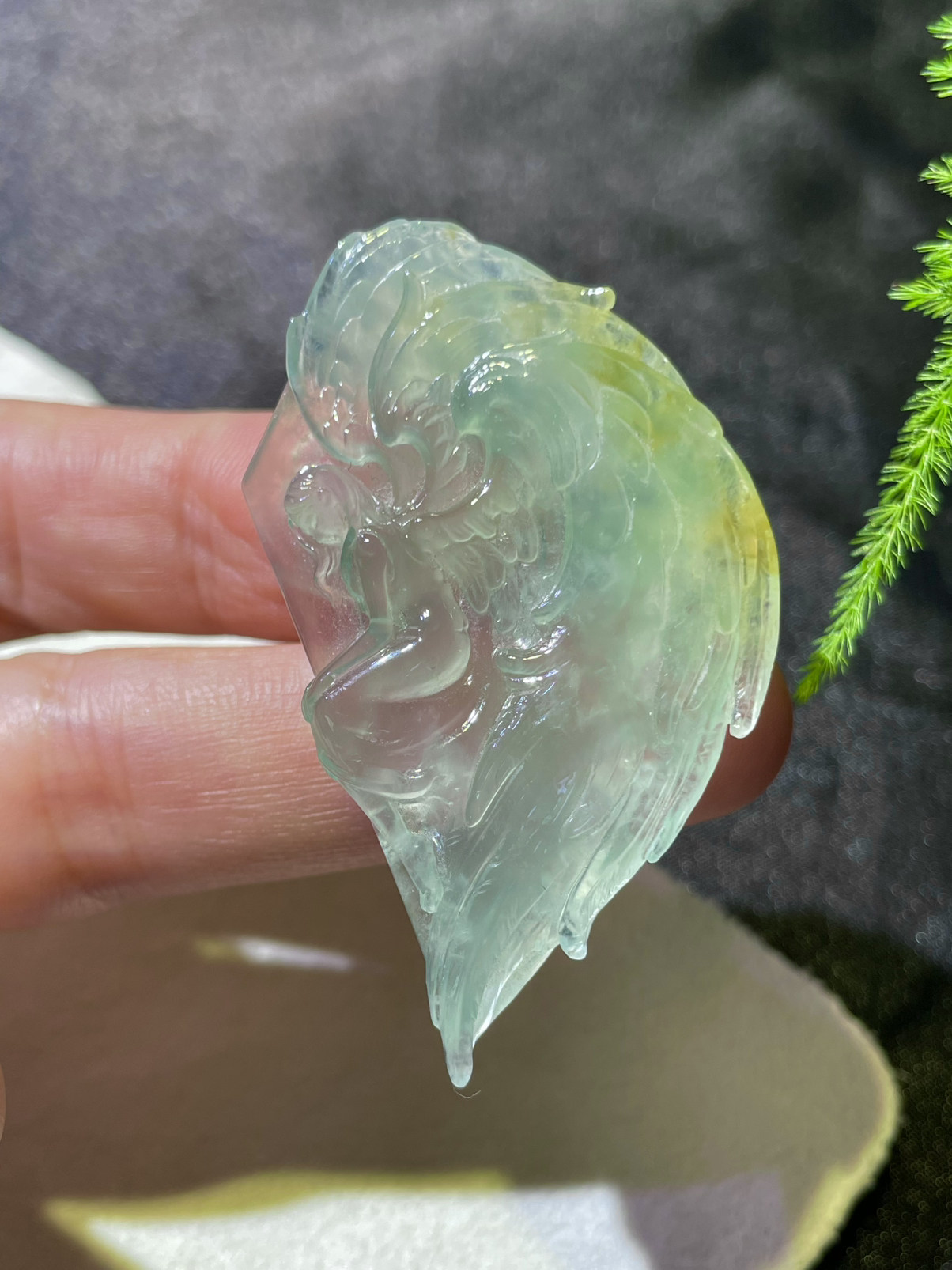 【冰种飘花六翼天使】细腻冰透，冰胶感强烈，光泽闪耀，细节雕琢细节之美，集工艺之大成，珍藏品质。