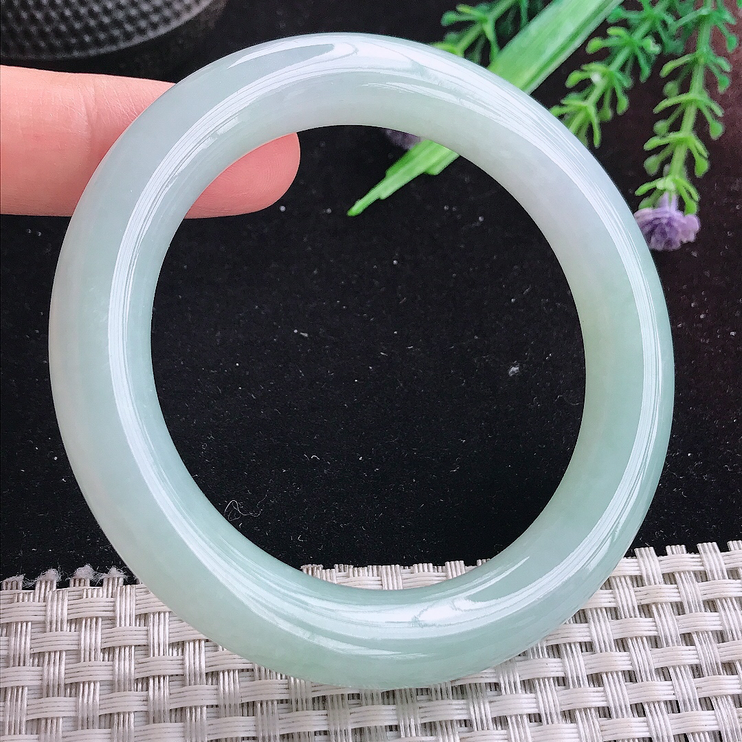 实拍A货翡翠56.5/11/10.8老坑冰纯起胶冰晴绿圆条手镯平安镯美人镯