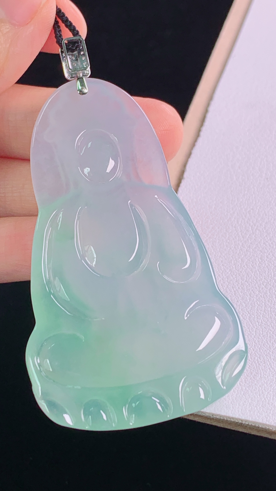 ️高品质冰飘绿观音吊坠，18K真金真钻翠色明艳，光感十足，无裂尺寸:75.2-66.3-40.1-6.0mm