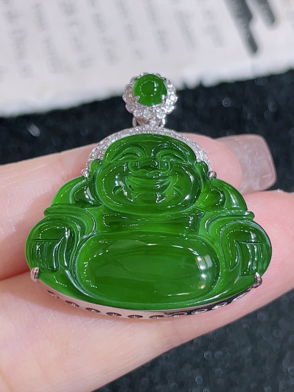 冰绿大佛公吊坠，无裂，18k金镶嵌，种水，重金镶嵌，南非钻镶，厚装饱满，慈眉善目，笑口常开，大肚能容