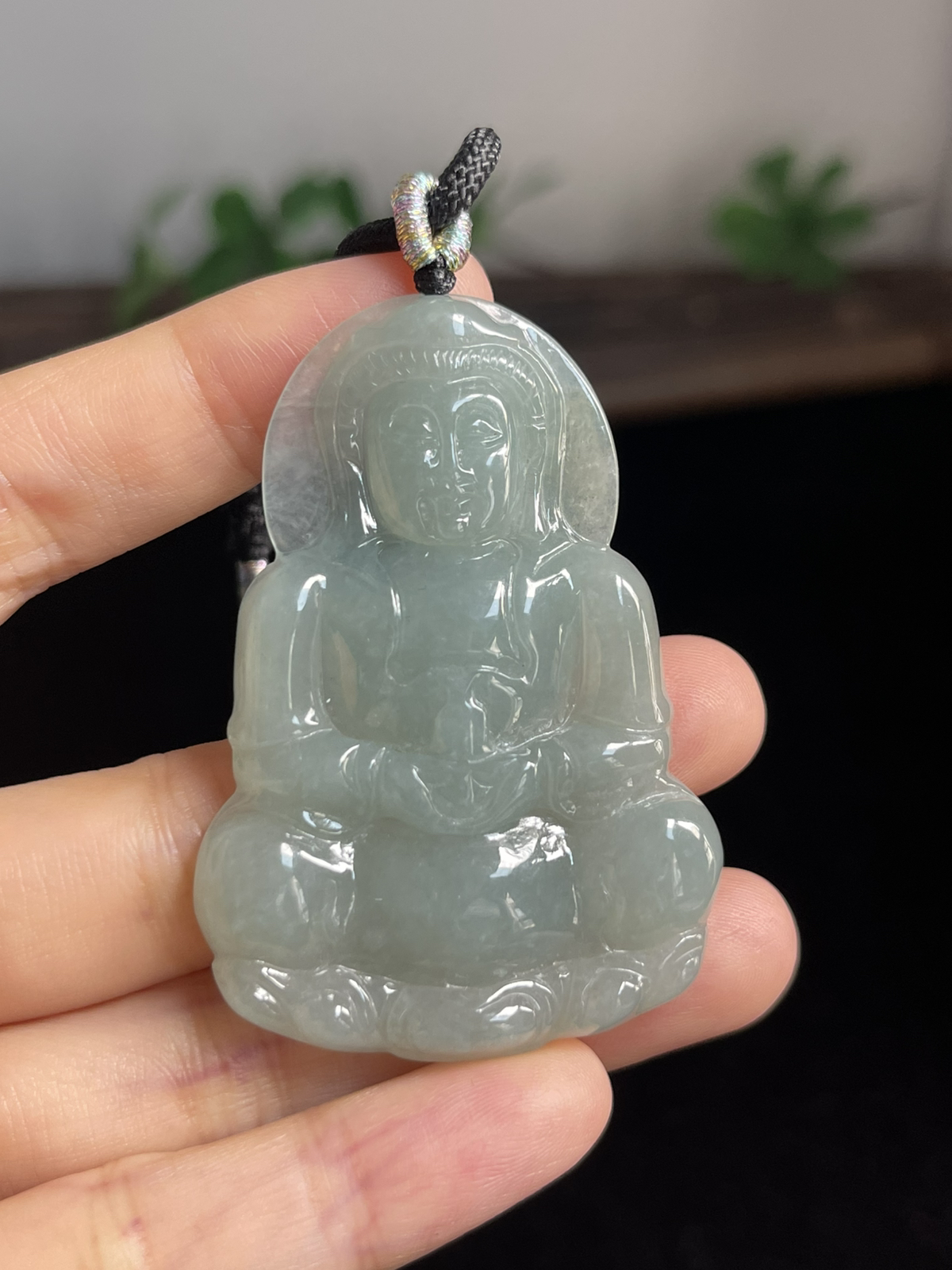 翡翠糯化种白色吊坠