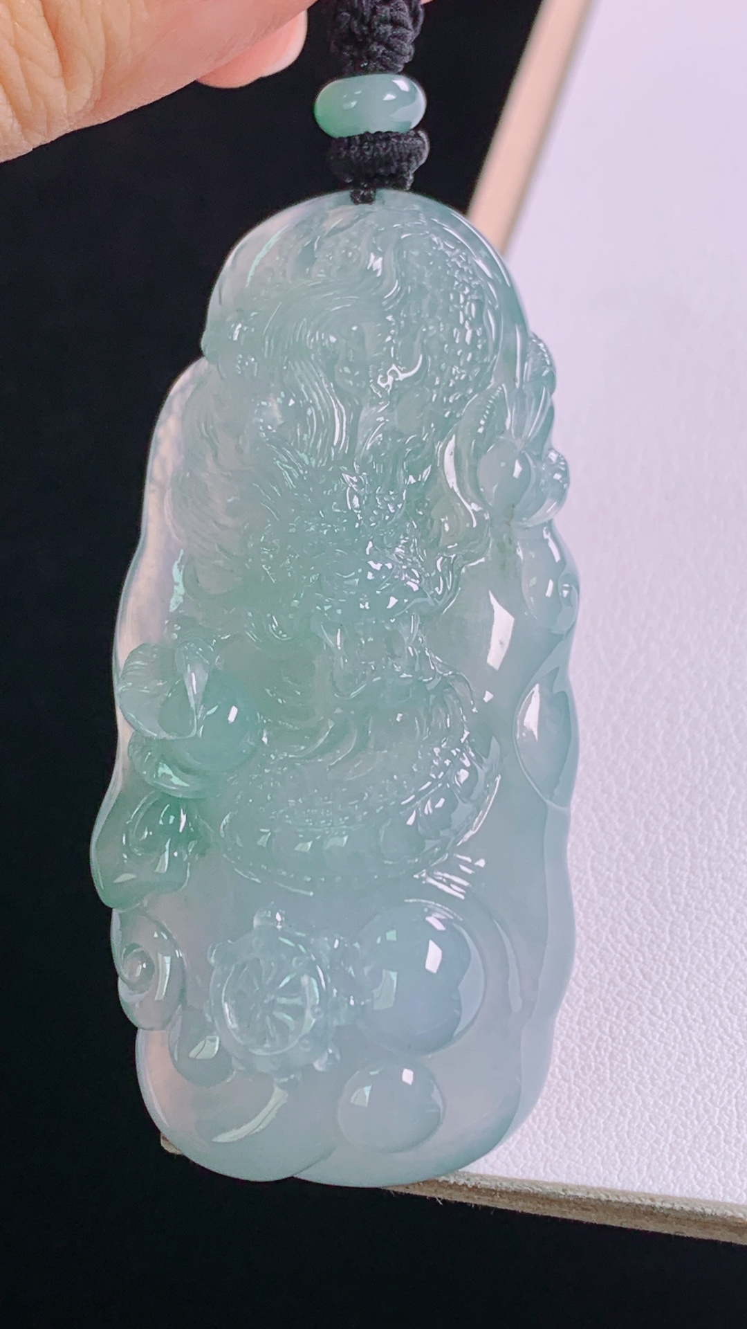 冰蓝龙牌，有种有色，雕工精湛，霸气，无裂，尺寸:61.7-30.0-16.7mm